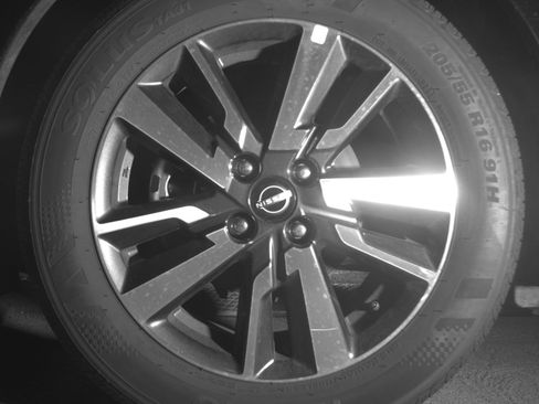 Used 2025 Nissan Versa SV FWD image 12