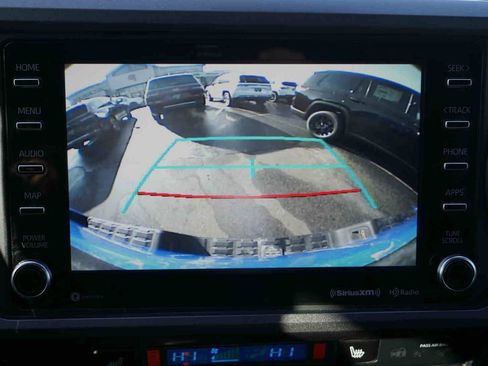 Used 2020 Toyota Tacoma TRD Off-Road w/ TRD Premium Off Road Package image 33