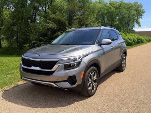 Used 2021 Kia Seltos EX AWD/4WD image 2