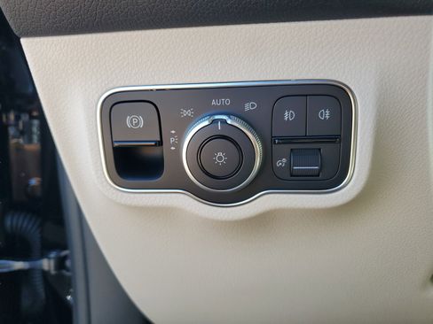 Certified 2026 Mercedes-Benz GLB 250 image 31