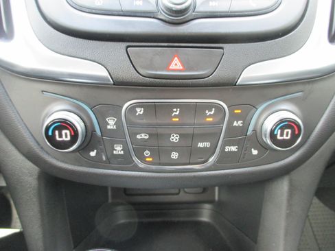 Used 2021 Chevrolet Equinox LT AWD/4WD image 18
