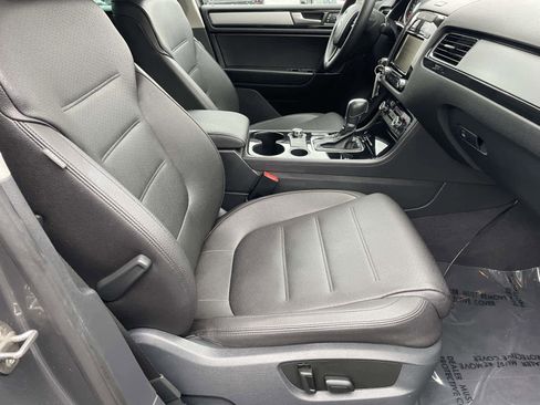 Used 2014 Volkswagen Touareg VR6 image 11