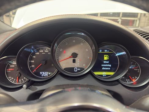 Used 2017 Porsche Cayenne S image 18