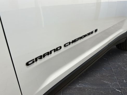 Used 2025 Jeep Grand Cherokee Limited w/ Black Appearance Package AWD/4WD image 42