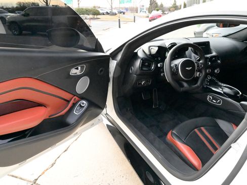 Used 2020 Aston Martin V8 Vantage Coupe image 15