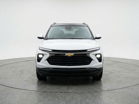 Used 2025 Chevrolet TrailBlazer LT image 2