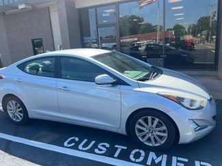Used 2014 Hyundai Elantra SE w/ Option Group 02 FWD video 3