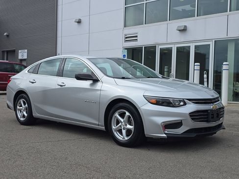 Used 2017 Chevrolet Malibu LS image 3