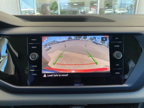 Certified 2023 Volkswagen Taos SE w/ Panoramic Sunroof Package FWD image 4