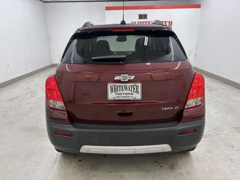 Used 2016 Chevrolet Trax LT w/ LT Sun and Sound Package FWD image 3