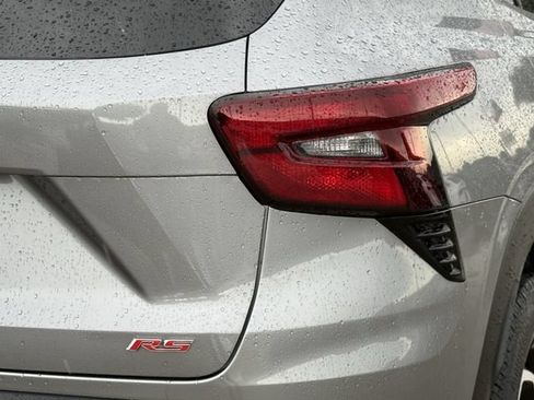 Certified 2025 Chevrolet Trax RS FWD image 7
