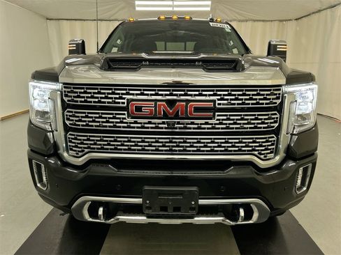 Used 2021 GMC Sierra 3500 Denali w/ Denali Black Diamond Edition image 3