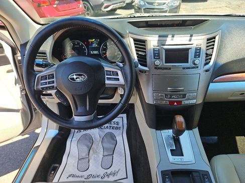 Used 2013 Subaru Outback 2.5i Limited w/ Moonroof Pkg AWD/4WD image 24