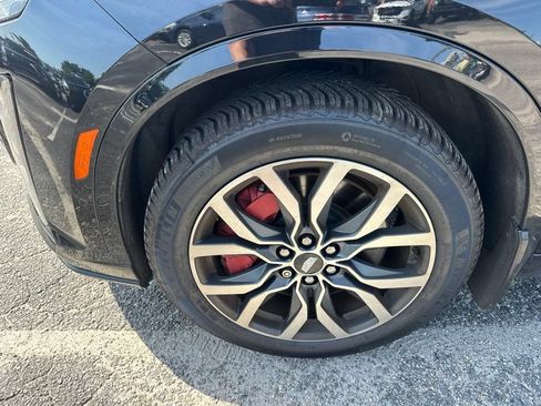 Used 2023 Cadillac XT6 Sport w/ Technology Package AWD/4WD image 10