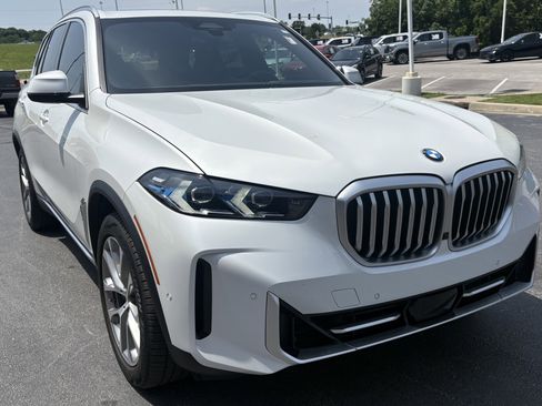 Used 2025 BMW X5 xDrive40i w/ Premium Package AWD/4WD image 2