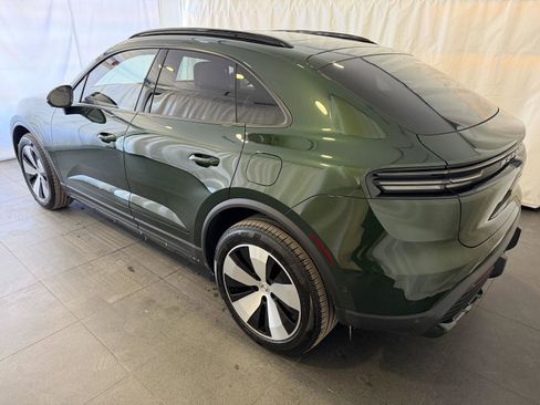 Certified 2025 Porsche Macan Electric image 3