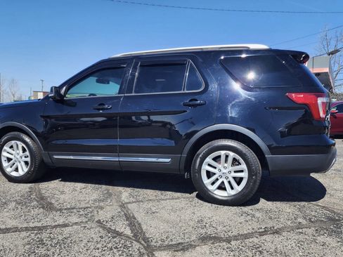 Used 2017 Ford Explorer XLT w/ Equipment Group 202A image 4