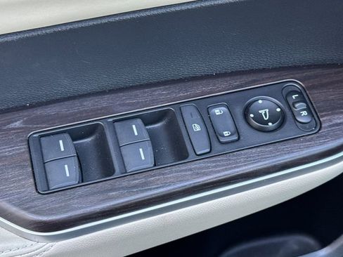 Certified 2020 Honda Clarity Plug-In Hybrid image 16