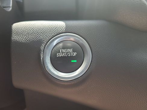 Used 2024 GMC Terrain SLE FWD image 30
