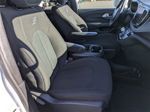 Used 2021 Chrysler Pacifica Touring w/ S Appearance Package image 42