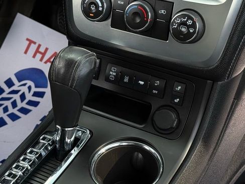 Used 2013 GMC Acadia SLE image 32