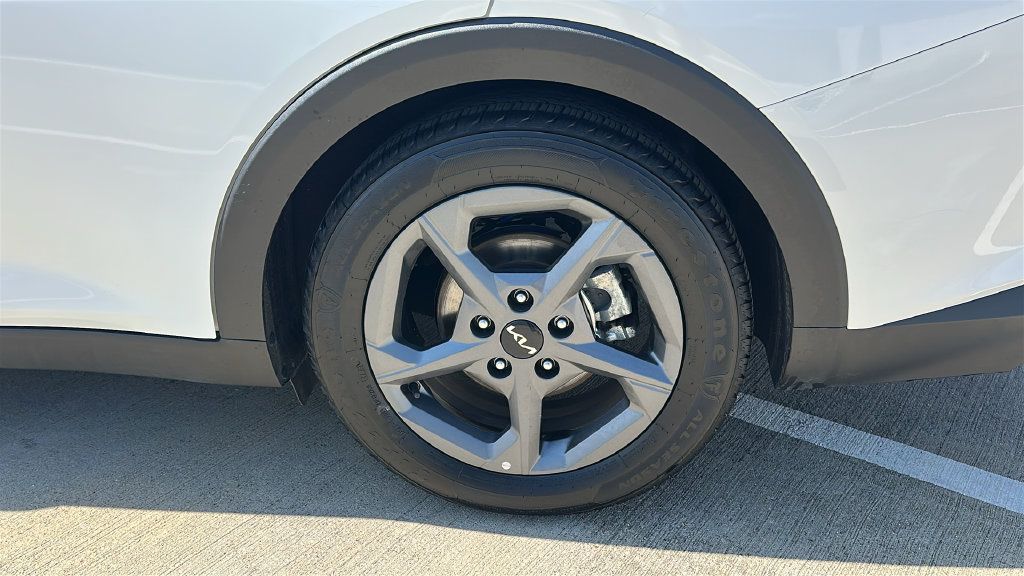 Used 2025 Kia K4 FWD image 17