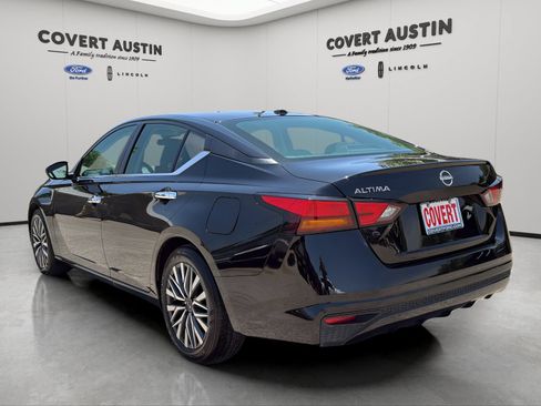 Used 2025 Nissan Altima 2.5 SV FWD image 4