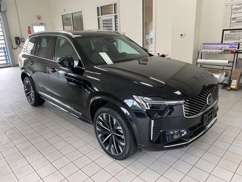 Certified 2025 Volvo XC90 B6 Plus image 3