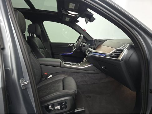 Used 2025 BMW X5 xDrive40i w/ M Sport Package AWD/4WD image 8