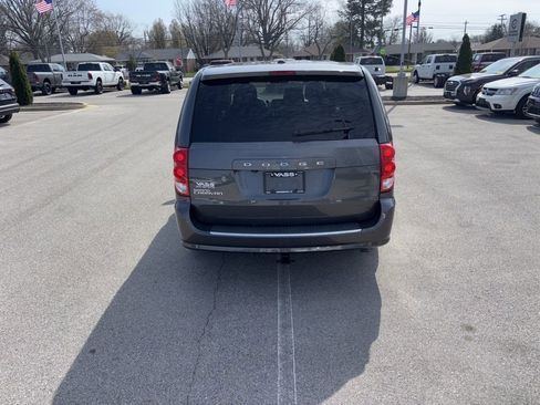 Used 2020 Dodge Grand Caravan SE w/ UConnect Hands-Free Group image 4