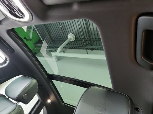 Certified 2026 Porsche Macan AWD/4WD image 14