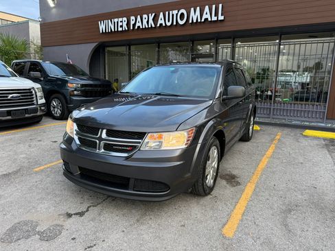 Used 2018 Dodge Journey SE FWD image 1
