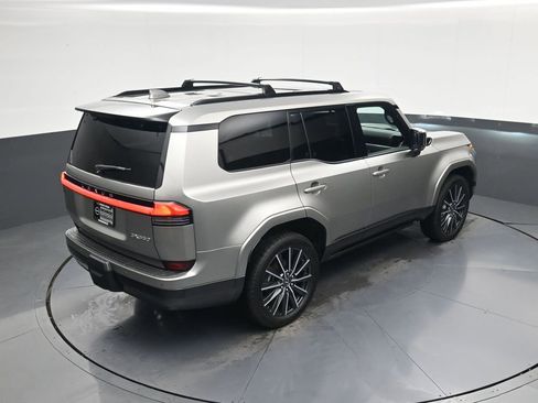 Used 2024 Lexus GX 550 w/ Accessory Package (2T) image 30