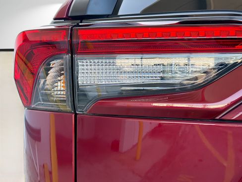 Used 2020 Toyota RAV4 LE image 10