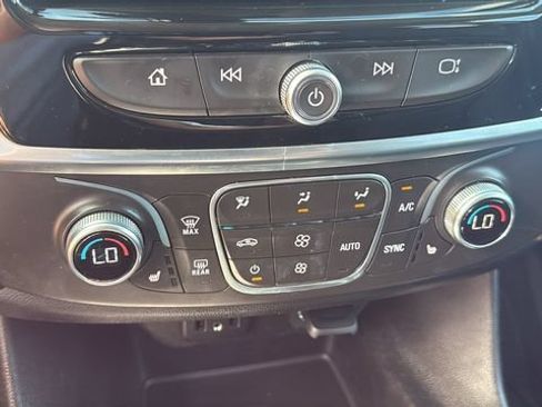 Used 2018 Chevrolet Traverse LT w/ LPO, Floor Liner Package FWD image 20