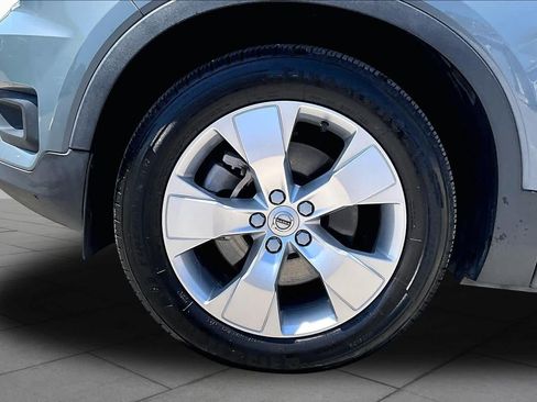 Used 2021 Volvo XC40 T4 Momentum FWD image 11