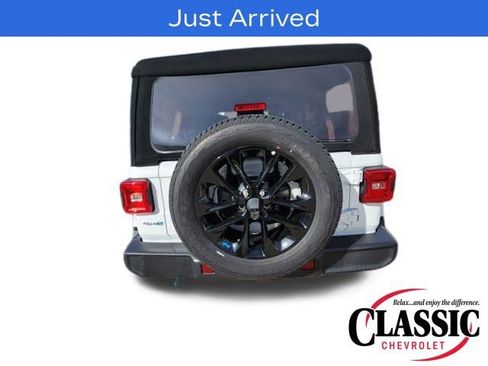 Used 2023 Jeep Wrangler Unlimited Sahara w/ Cold Weather Group image 9