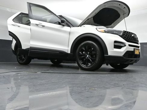 Certified 2022 Ford Explorer XLT w/ Equipment Group 202A AWD/4WD image 53