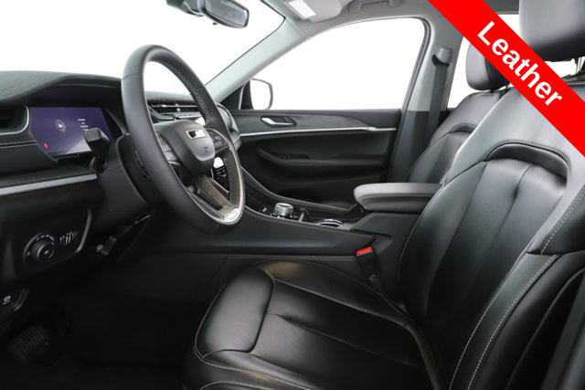 Used 2024 Jeep Grand Cherokee Limited AWD/4WD image 16