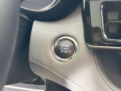 Used 2023 Toyota Highlander Limited image 22