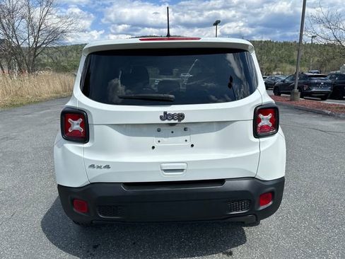 Used 2023 Jeep Renegade Latitude AWD/4WD image 4