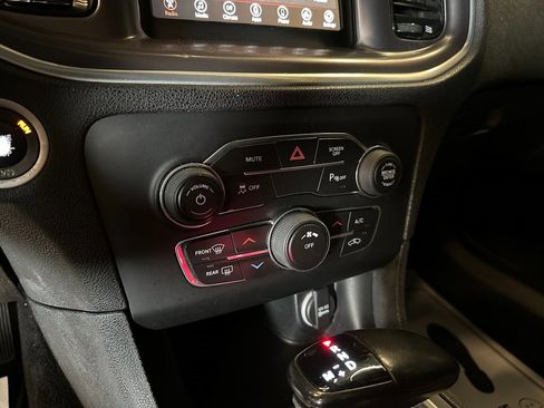Used 2020 Dodge Charger SXT w/ Blacktop Package image 13