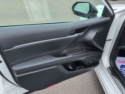 Used 2024 Toyota Camry SE image 9