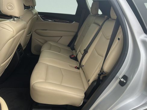 Used 2018 Cadillac XT5 Luxury w/ Driver Awareness Package image 40