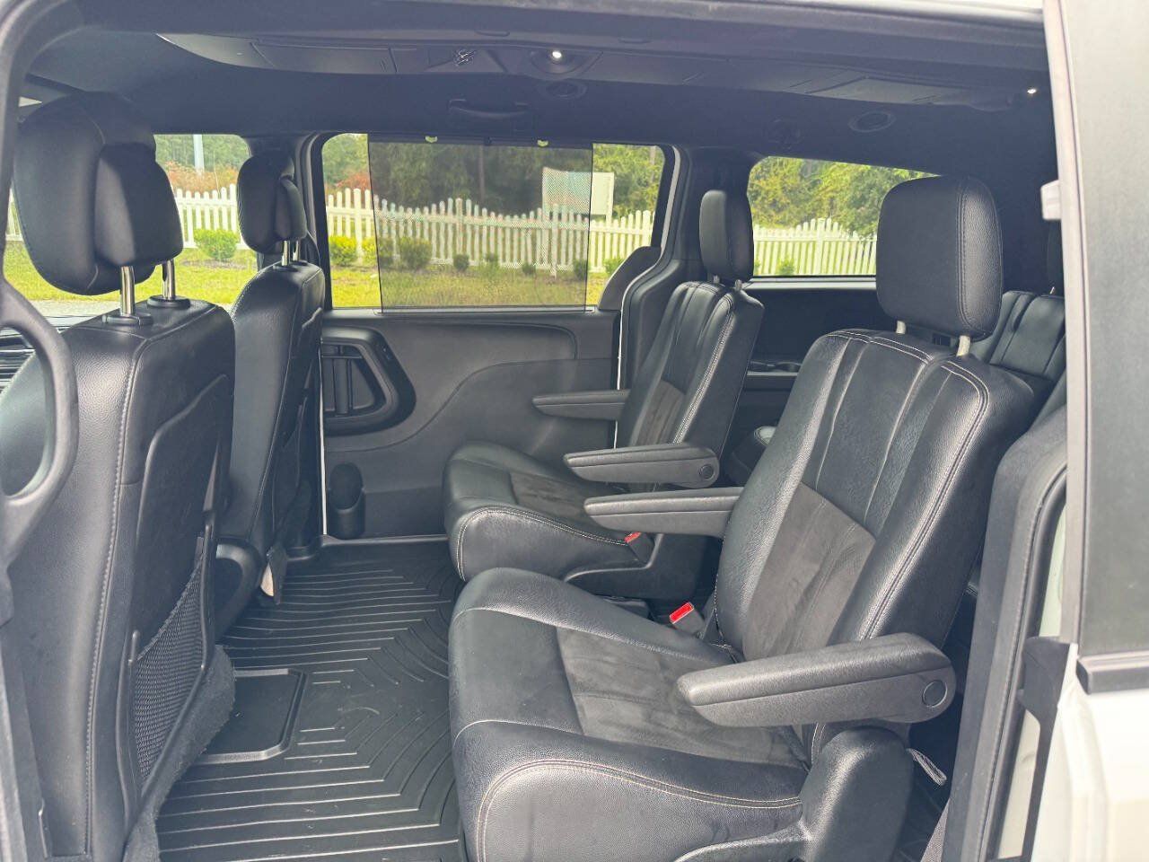 Used 2019 Dodge Grand Caravan SXT w/ Driver Convenience Group FWD image 12