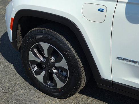 Used 2022 Jeep Grand Cherokee Limited 4xe image 14