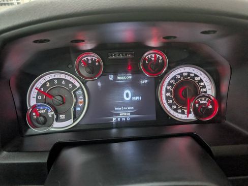 Used 2019 RAM 1500 Classic SLT w/ SLT Plus D←cor Group AWD/4WD image 9