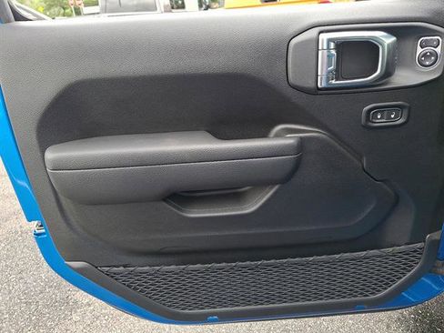 New 2025 Jeep Gladiator Sport image 9