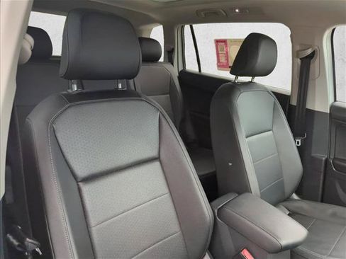 Used 2020 Volkswagen Tiguan SE w/ Panoramic Sunroof Package FWD image 24