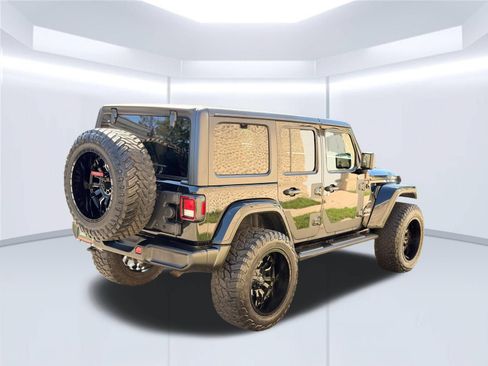 Used 2019 Jeep Wrangler Unlimited Sahara AWD/4WD image 5